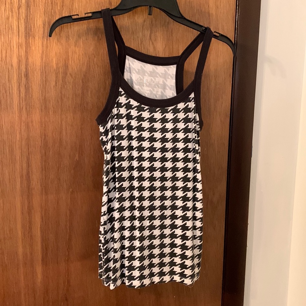3/$10 🤑 Garage Tank Top